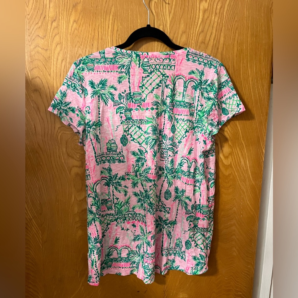 Lilly Pulitzer Etta V neck Mandevilla Baby Always Worth It tee M - Picture 8 of 9